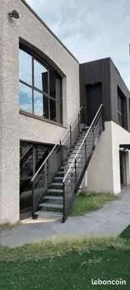 Local commercial chassieu centre