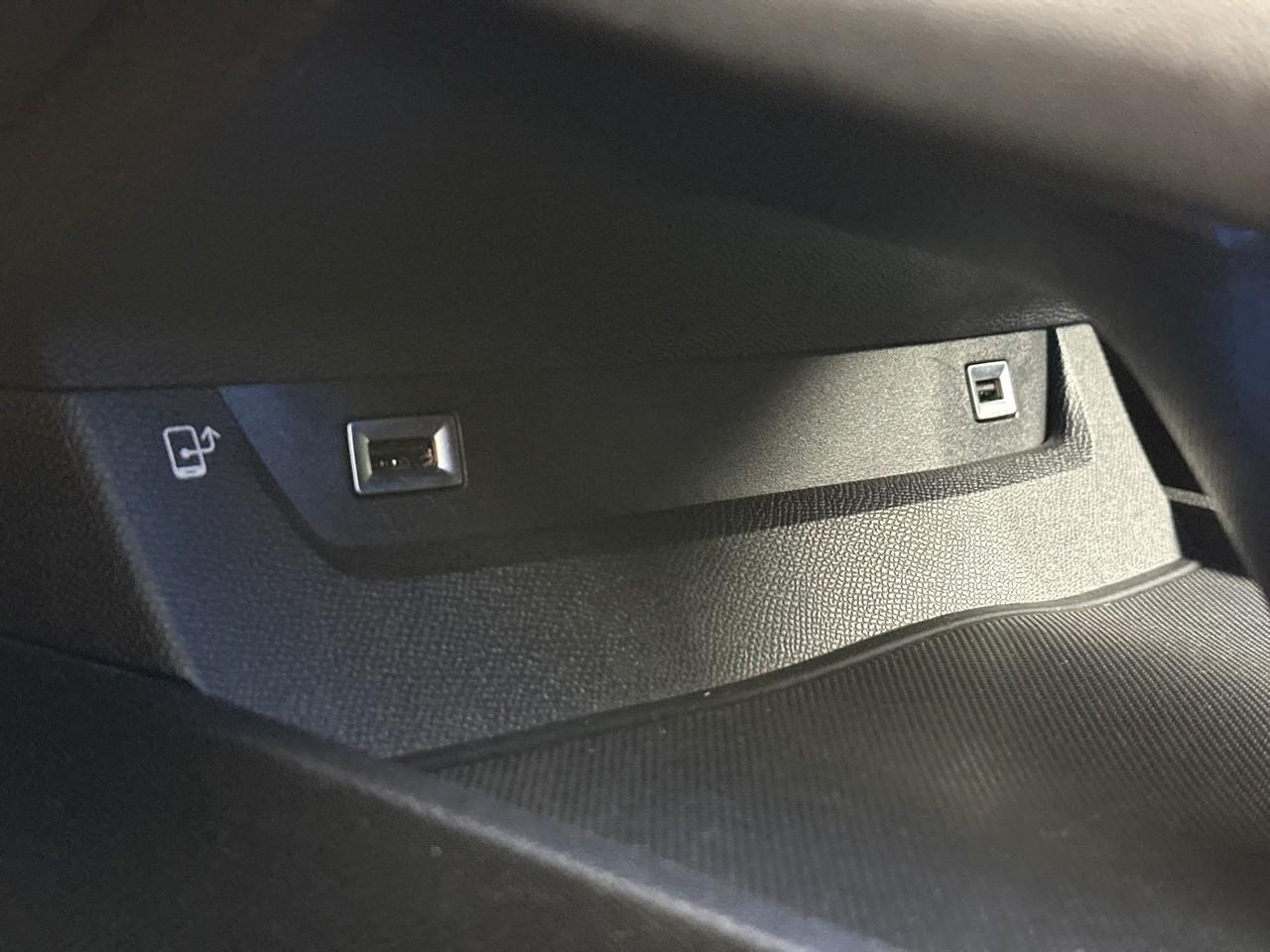 Peugeot 508 hybrid 225 e-eat8 gt pack — photo 32