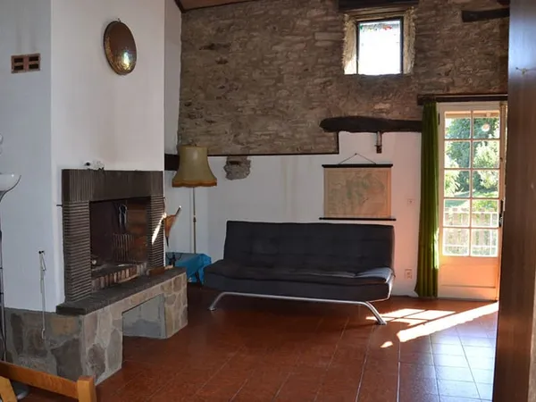 VENDU Courniou Maison de campagne en pierre dans hameau