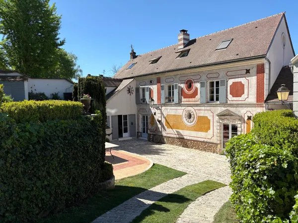 MAISON DE MAITRE AVEC DEPENDANCES