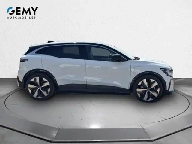 Renault Megane e-tech ev40 130ch standard charge — photo 4