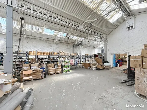 Local industriel 936 m²