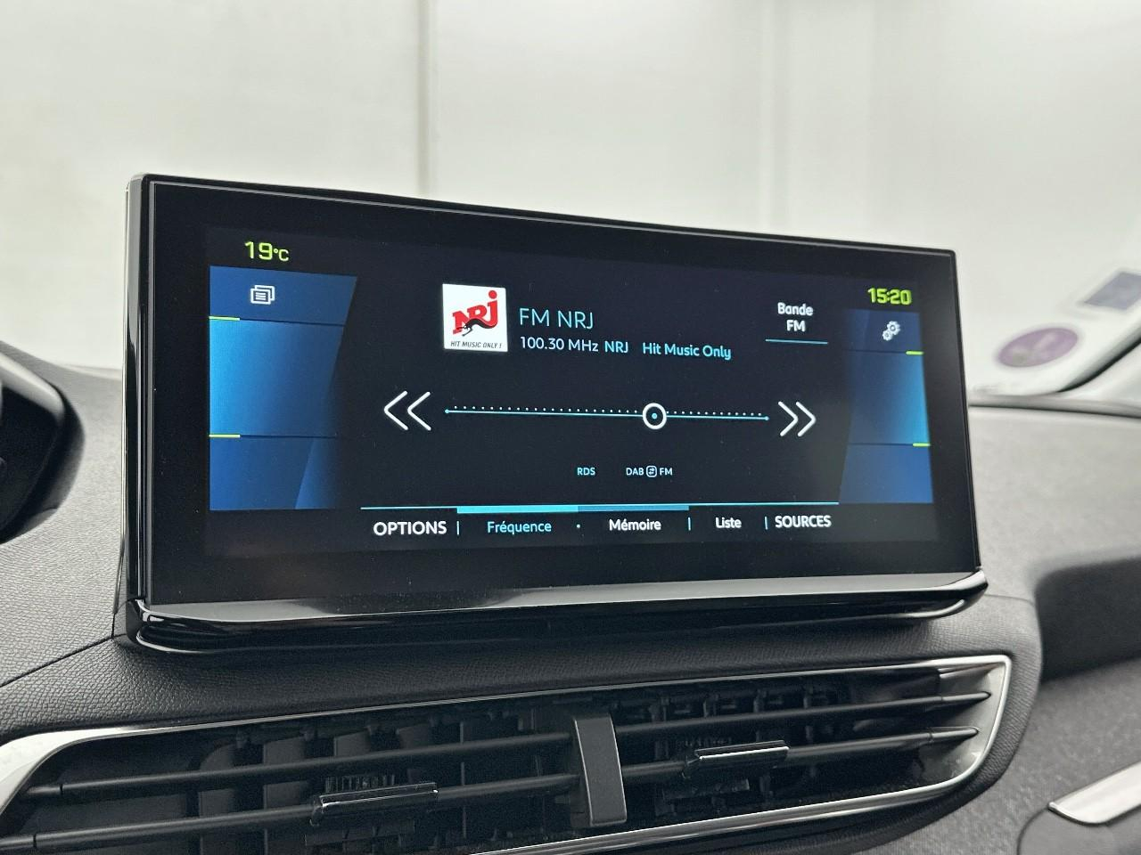 Peugeot 3008 hybrid 225 e-eat8 allure pack — photo 23