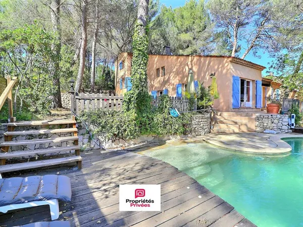 Maison Ventabren 9 pièces 205 m2 - piscine, double garage sur terrain de 2020 m2