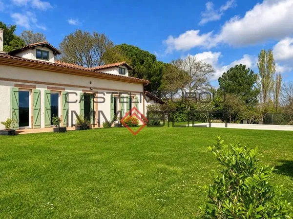 Maison de caractère de 260 m2 sur 2500 m2 de parcelle