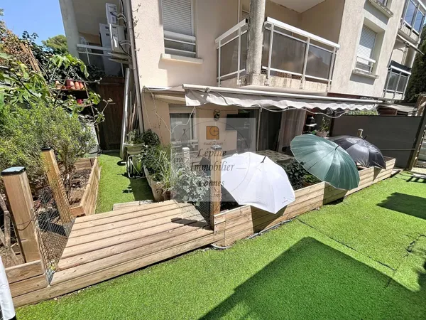 2P de 49m², terrasse et jardin 40m², 2 parkings et cave,