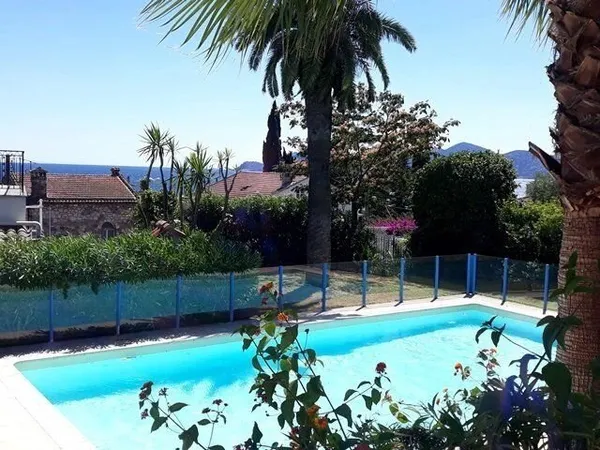 Cannes Proche des plages appartement de type 3 pièces à vendre dans une résidence avec piscine
