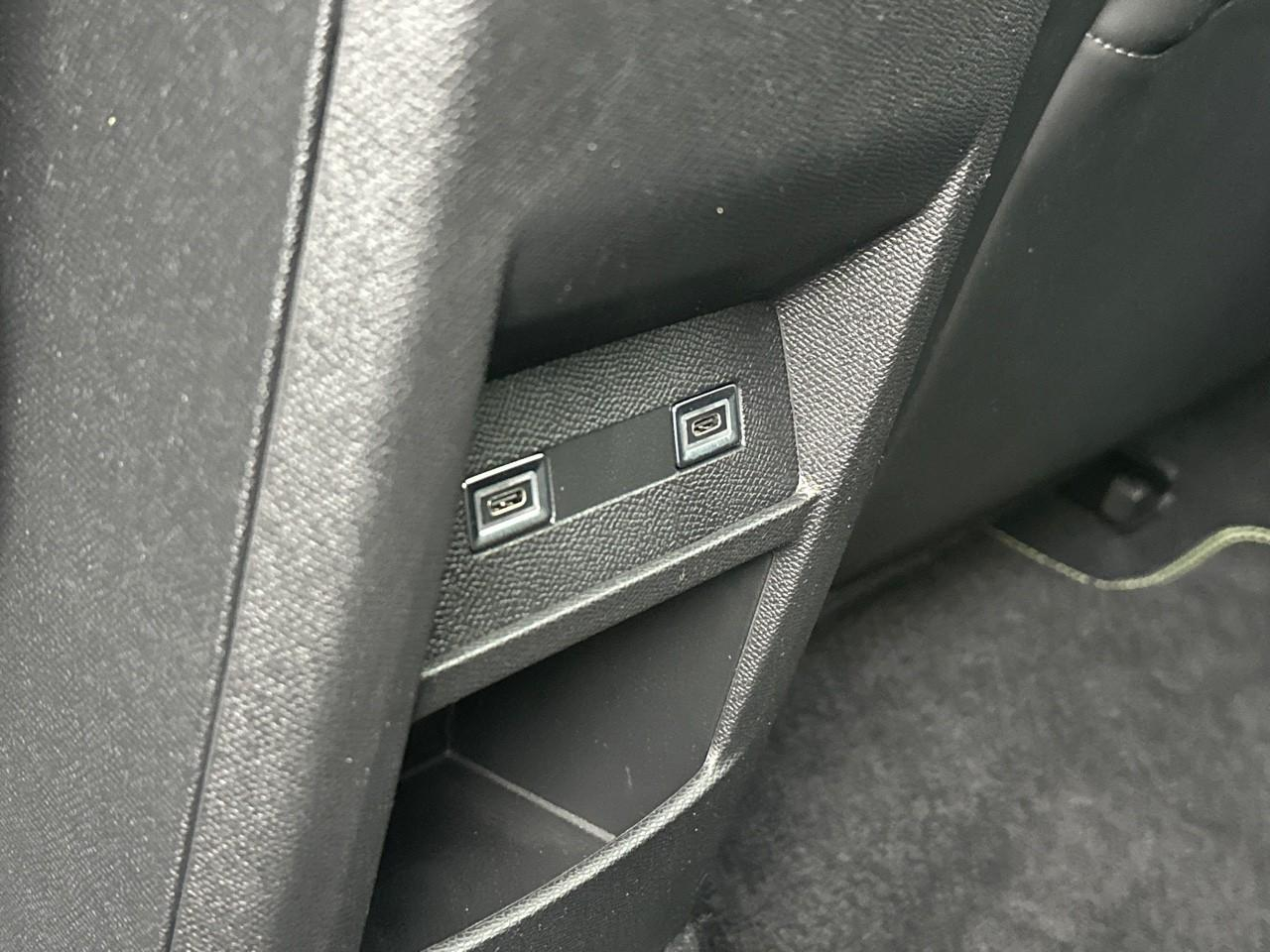 Peugeot 408 hybrid 145 e-dcs6 gt — photo 37
