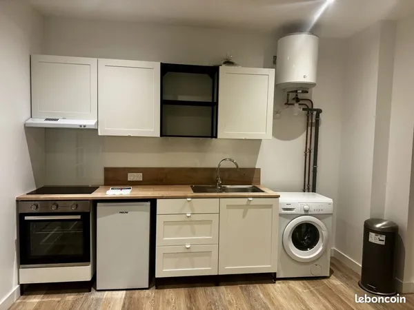 Location Appartement T2 meublé de 43m² entièrement rénové - Résidence calme à Troyes avec parking