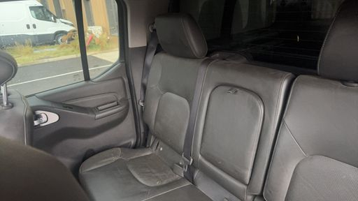 Nissan Navara 2.5 dCi 190 4WD - Double Cabine Xe – 2015 – 124880 km – Diesel – Boîte Manuelle — photo 31