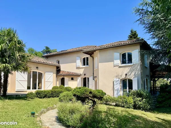 Villa 6 pièces 272 m²