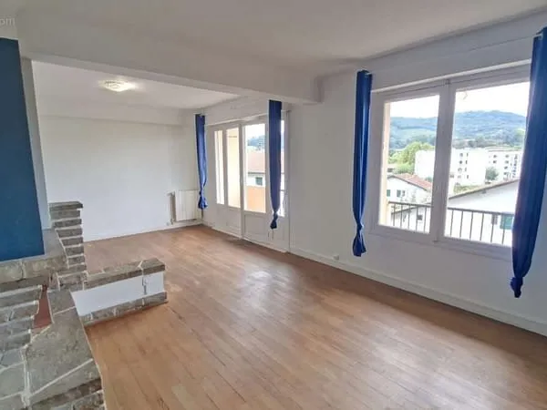 Grand 3 pièces lumineux de 75m2 avec balcon filant