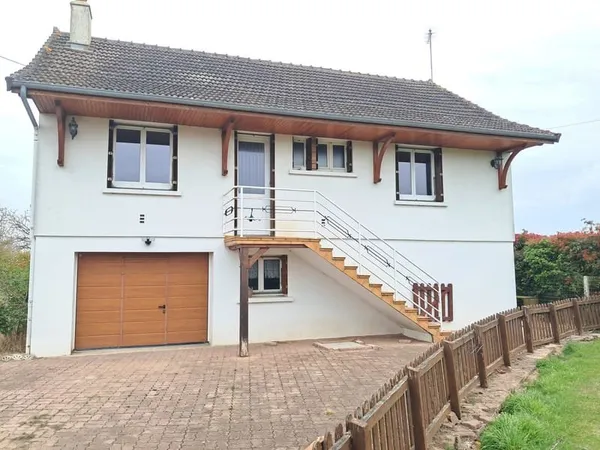 A DEVAY, maison sur sous-sol, 4 chambres