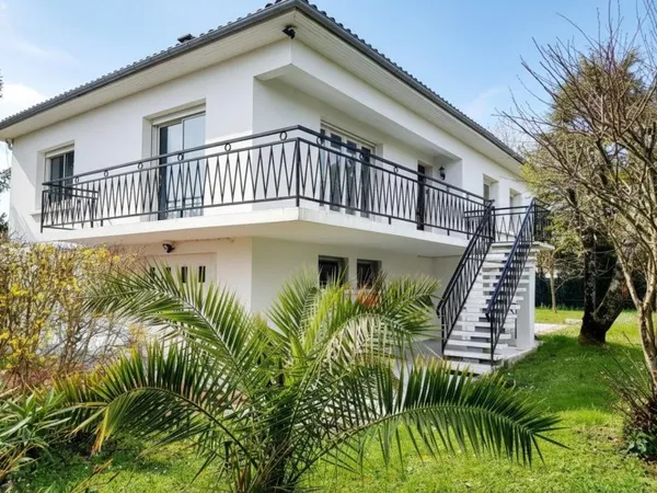 Maison individuelle + appartement T1 en rez de jardin - vendu meublée