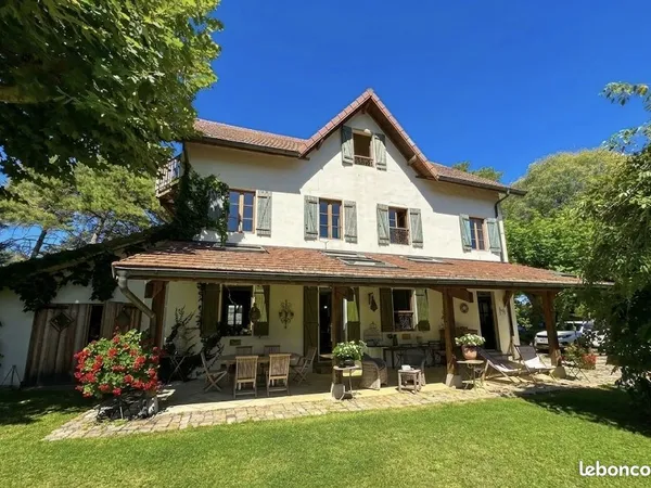 Maison 8 pièces 277 m²