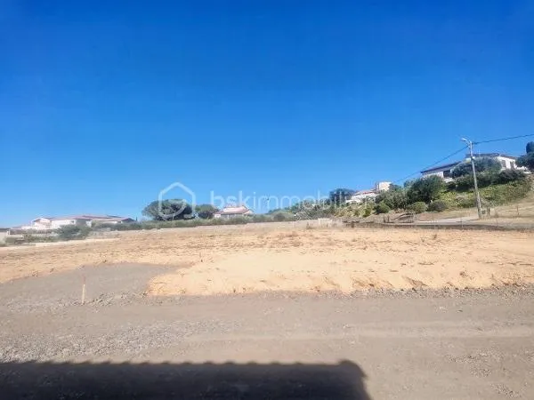 Terrain 645 m²