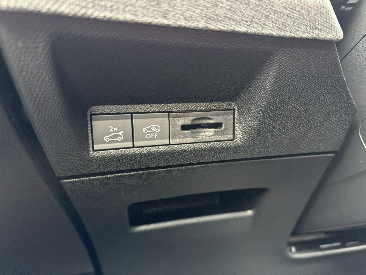 Peugeot 3008 hybrid 145 e-dcs6 gt — photo 16