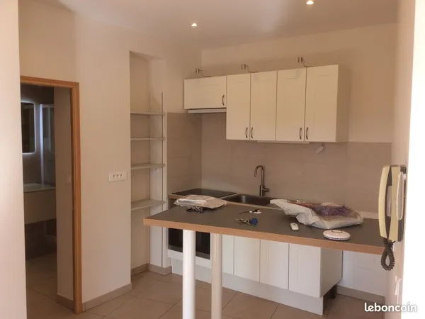 Location t2. 43 m2 calme. Vue. Neuville centre