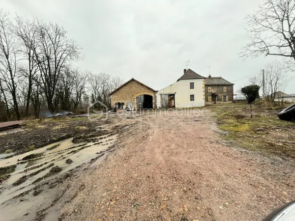 Tènement immobilier avec fort potentiel  2 maisons + Dépendances  Terrain 3 500 m²  Bord de canal