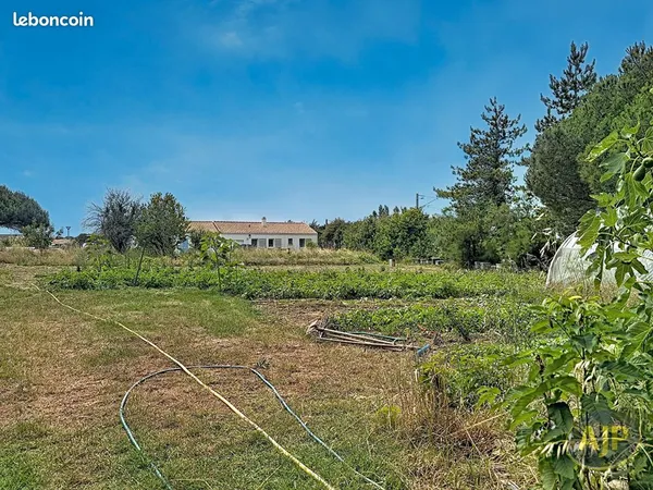 Terrain 2700 m²