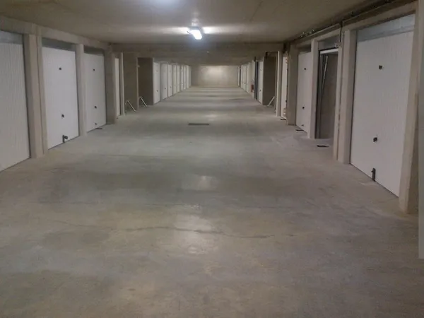 Location Garage box d'une copropriété à Villeurbanne carré de soie, équipé de caméra de vidéosurveil