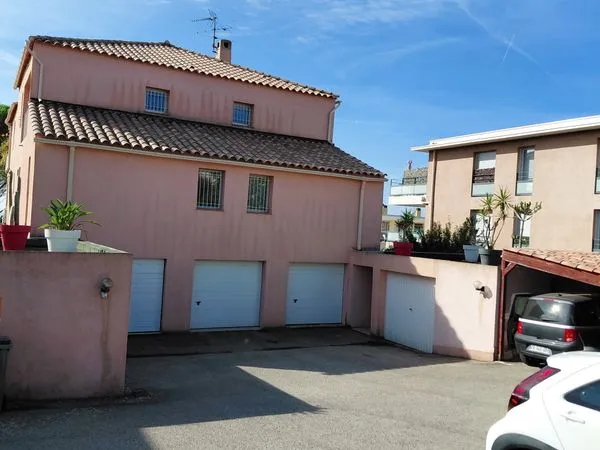 A louer a BANDOL (var) appartement T3 vue mer