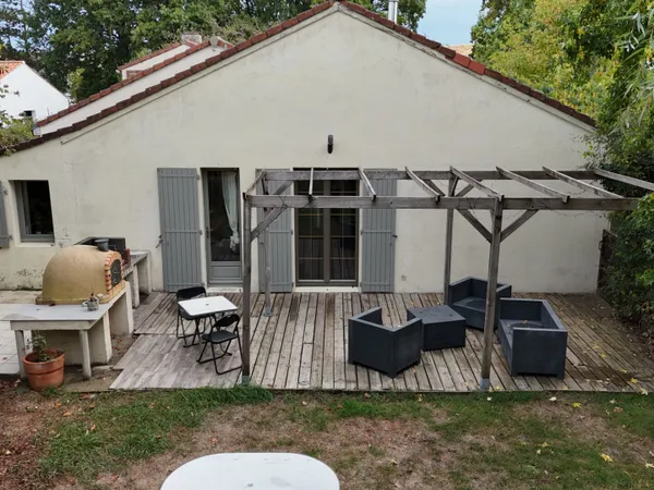 Maison Saint Etienne Du Bois - 6 pièces -142.08m2