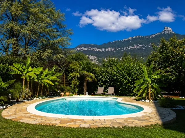 T5 135 m² avec jardin et piscine
