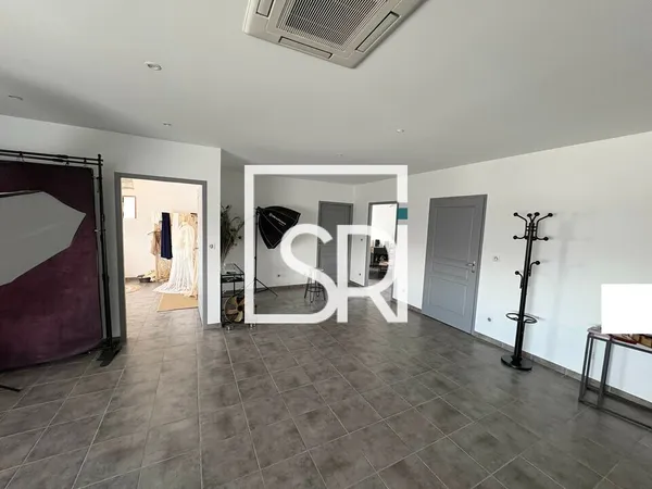 Local professionnel 93 m²