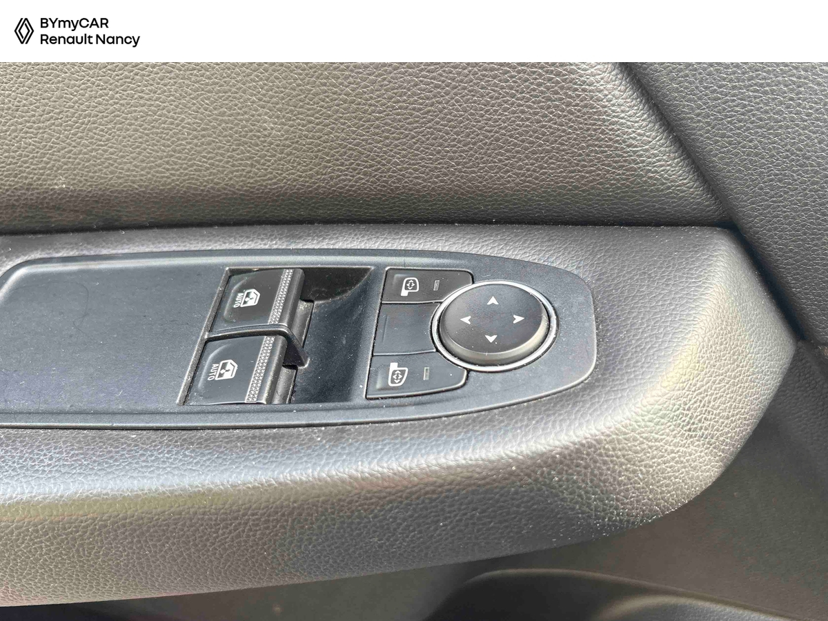Renault Clio TCe 100 — photo 22