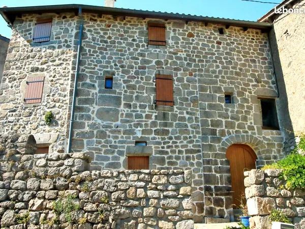 A LOUER - Grande maison de caractère dans un charmant village