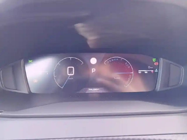 Peugeot 2008 hybrid 145 e-dcs6 — photo 10