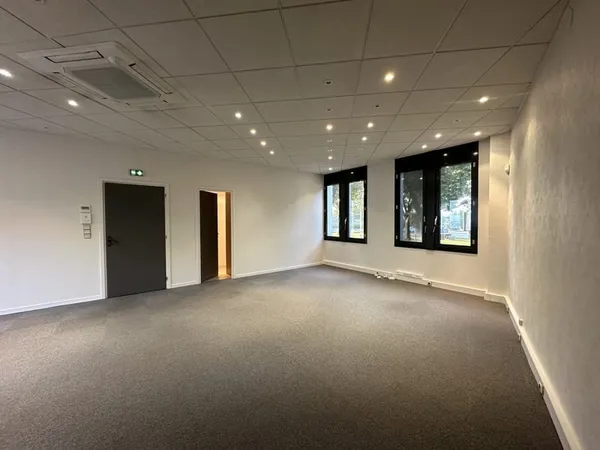 Bureaux 60 m2 climatisés - Orleans Bords de Loire - accès PMR