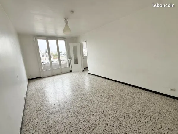 Studio 1 pièce 30 m²