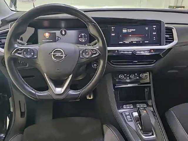 Opel Grandland hybrid 225 ch bva8 — photo 12