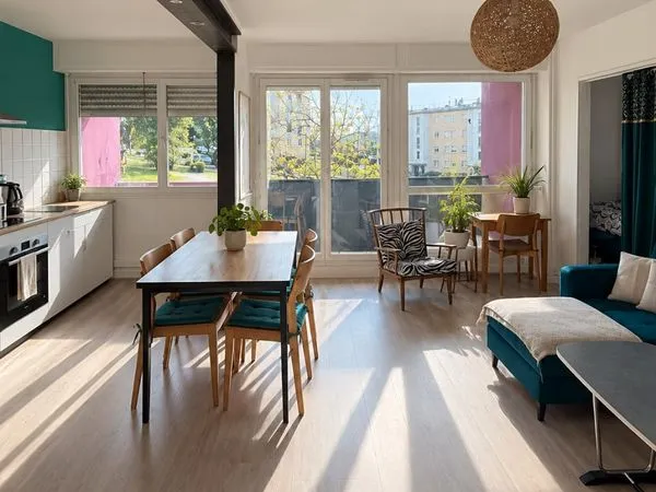 Appartement T4 82 m² - 3 chambres - Balcon - Grand-Charmont