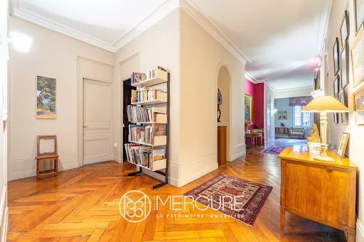 Appartement 7 pièces 254 m²