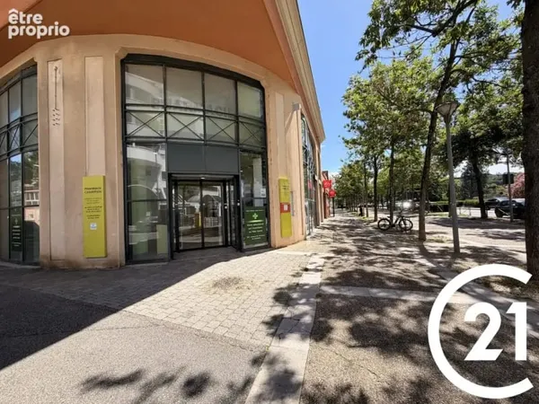 Local commercial 250 m²