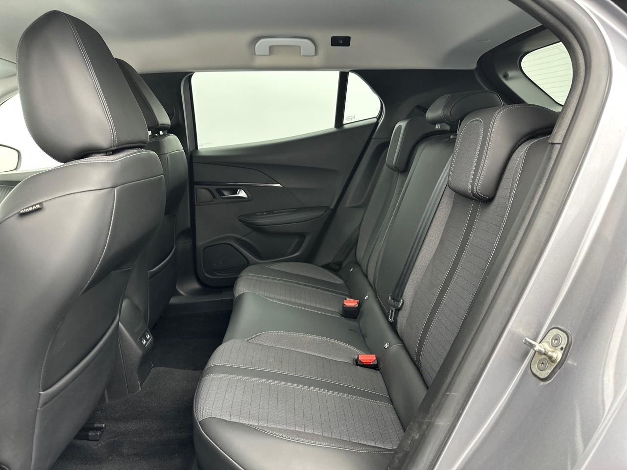 Peugeot 2008 puretech 130 s&s eat8 allure pack — photo 12
