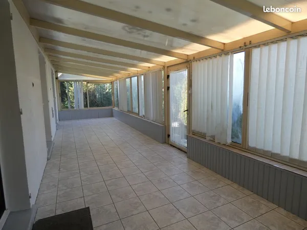 Pavillon traditionnel de plain-pied et indépendant