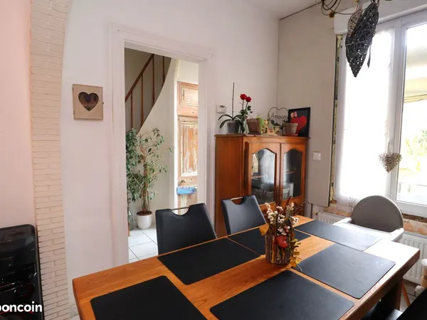 Maison de ville de caractère, 4 chambres avec jardin