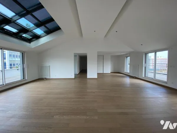 Appartement 6 pièces 275 m²