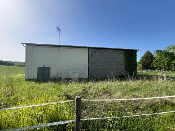 Grange 1 pièce 161 m²
