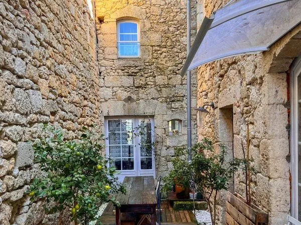 Propriété 5 pièces 228 m²