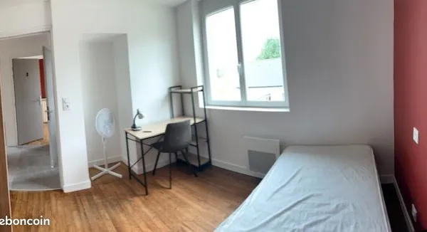 Chambre meublée