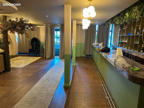 Dépt (92) : A vendre Murs d'un grand Bar - Restaurant avec logement
