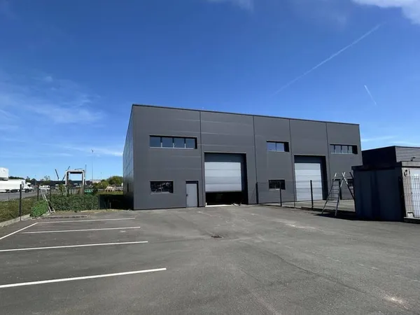 Local d'activité 300 m²