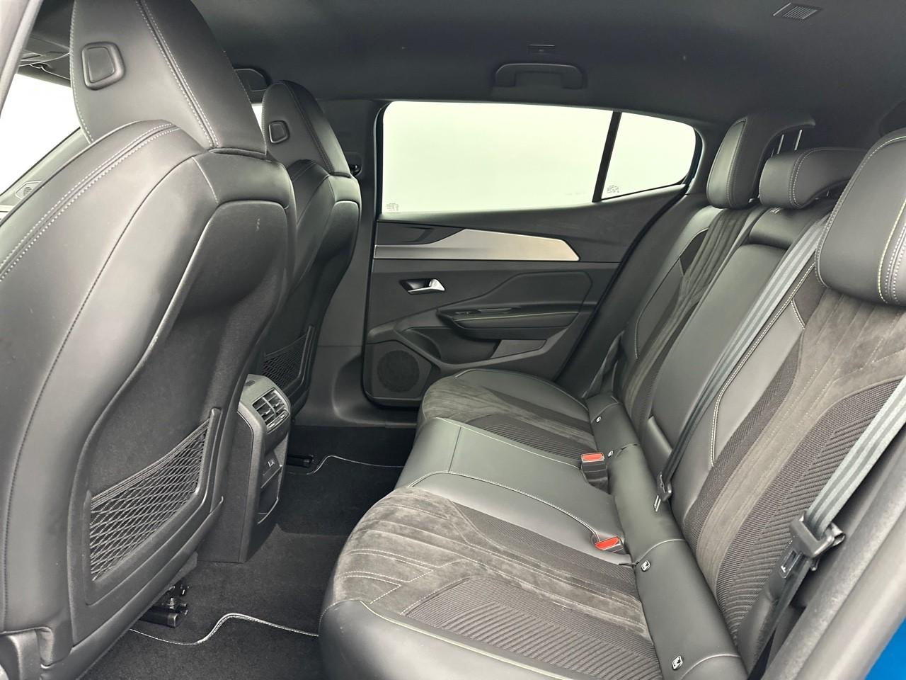 Peugeot 408 puretech 130 ch s&s eat8 gt — photo 12
