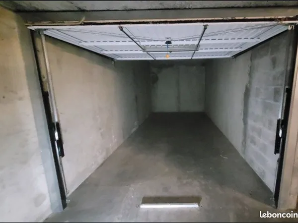 Garage en sous-sol sécurisé et place de parking