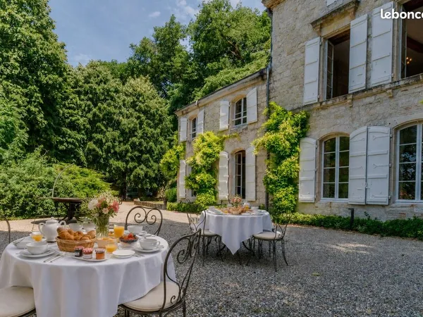Château 25 pièces 875 m²
